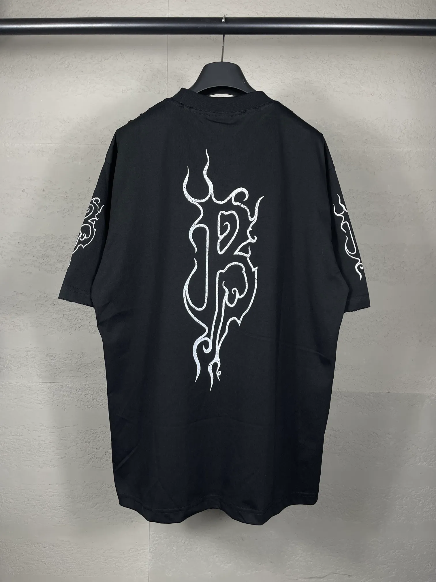 【 . Quality】BALENCI*GA/ .2024New Arrival LOGO T 。 . Authentic ， ！ ZP 。 260 ， . ， ，。 。Classic LOGO ， ， 。 . ， ， ， OS . Same Style ：BL 233303 ：Black，White，Yellow， Size：XS L